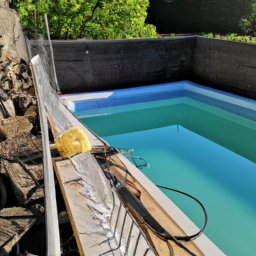 Piscine Extérieure à Coque : Élégance et Facilité d'Entretien Pantin